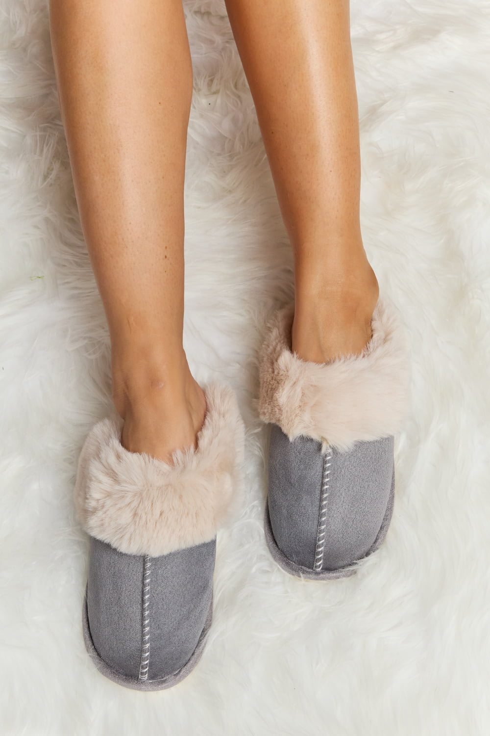 Load image into Gallery viewer, Melody Fluffy Indoor Slippers
